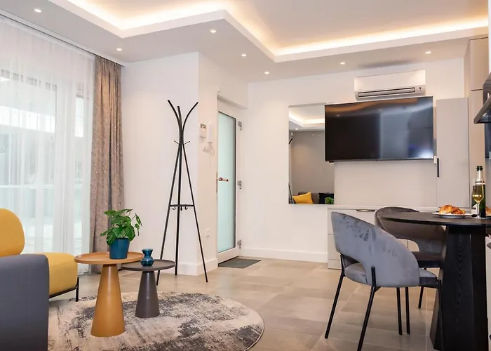 Luxury Cozy 2 Bdr Downtown Apt.3