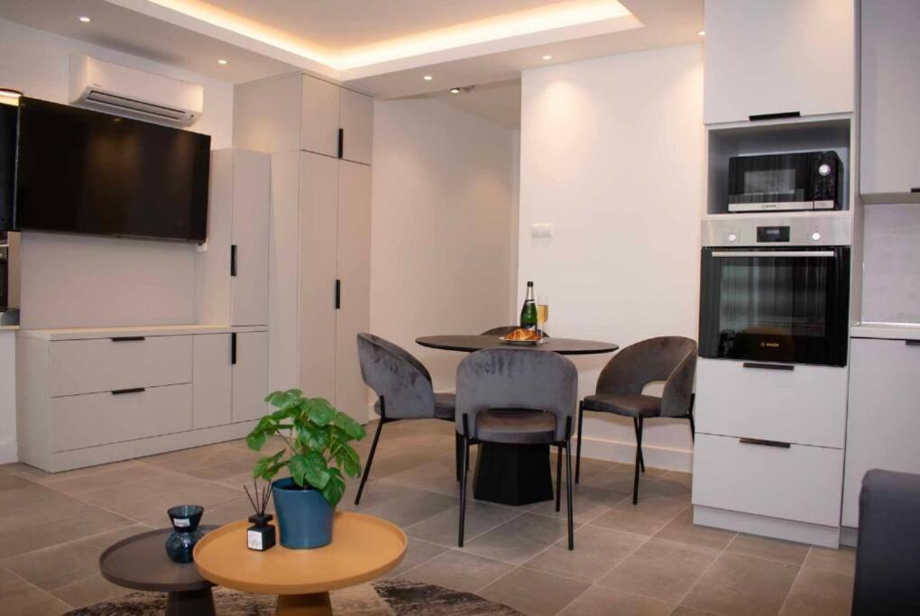 Luxury Cozy 2 Bdr Downtown Apt.3